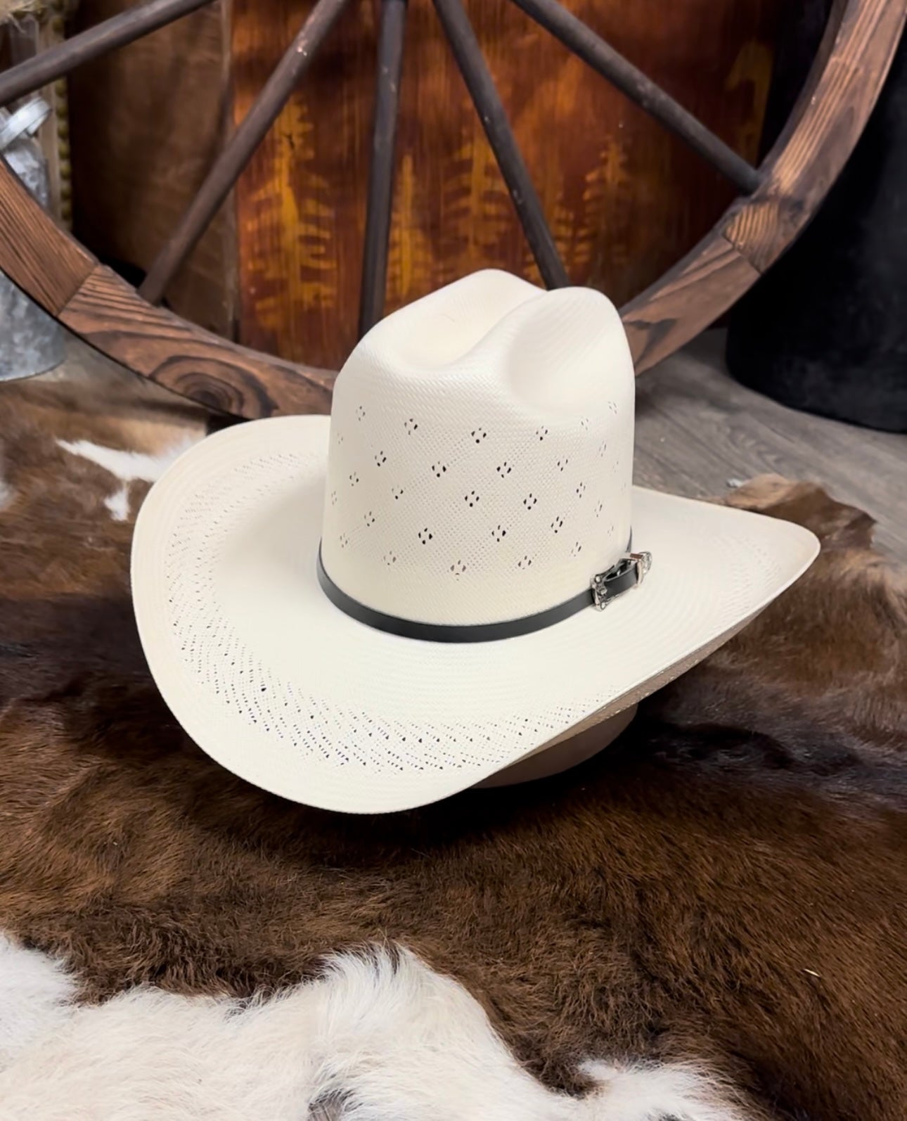 Sombrero white diamonds