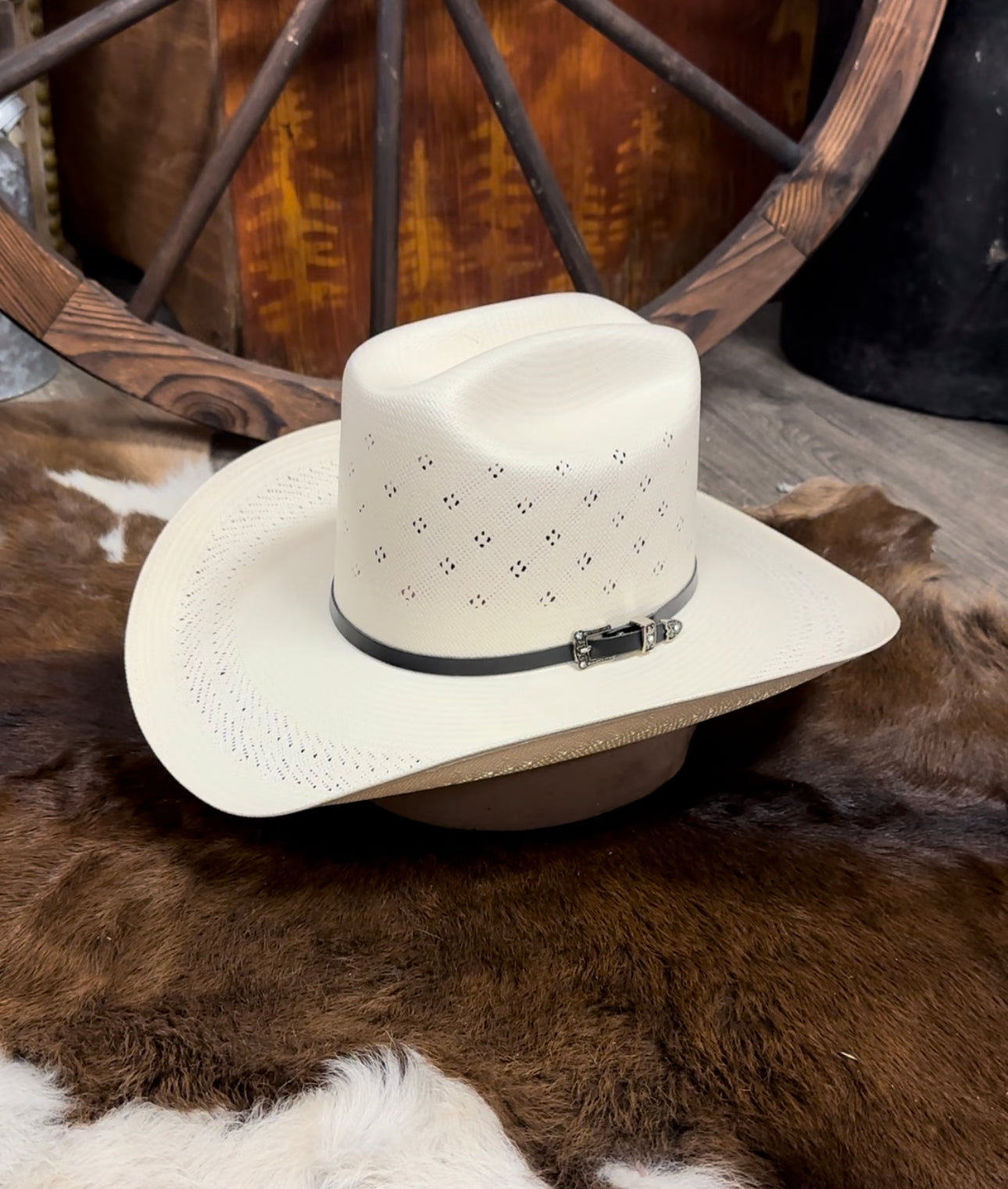 Sombrero white diamonds