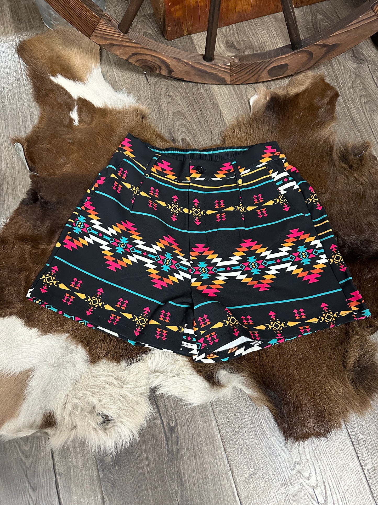 Azteca short